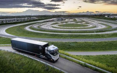 Brennstoffzellen-Lkw mit Flüssigwasserstoff