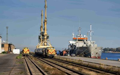 Schiene trifft in Rostock Schiff
