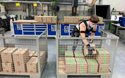 Mit einem Exoskelett Lasten heben und überkopfarbeiten