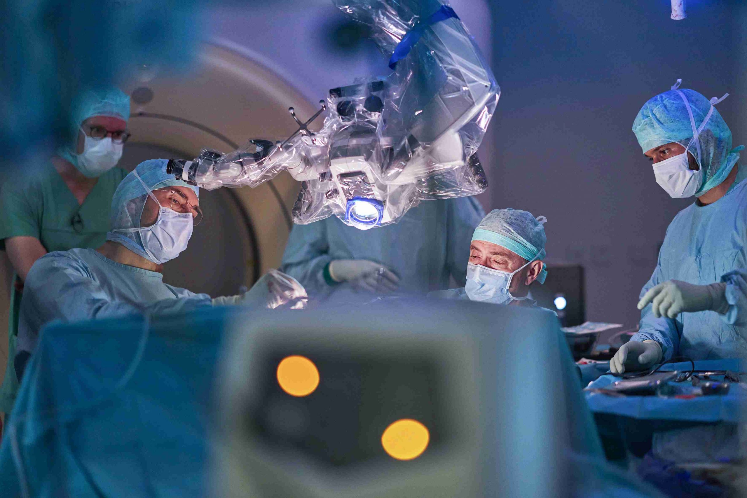 Implantat Querschnittslähmung Hirn-Computer-Schnittstelle